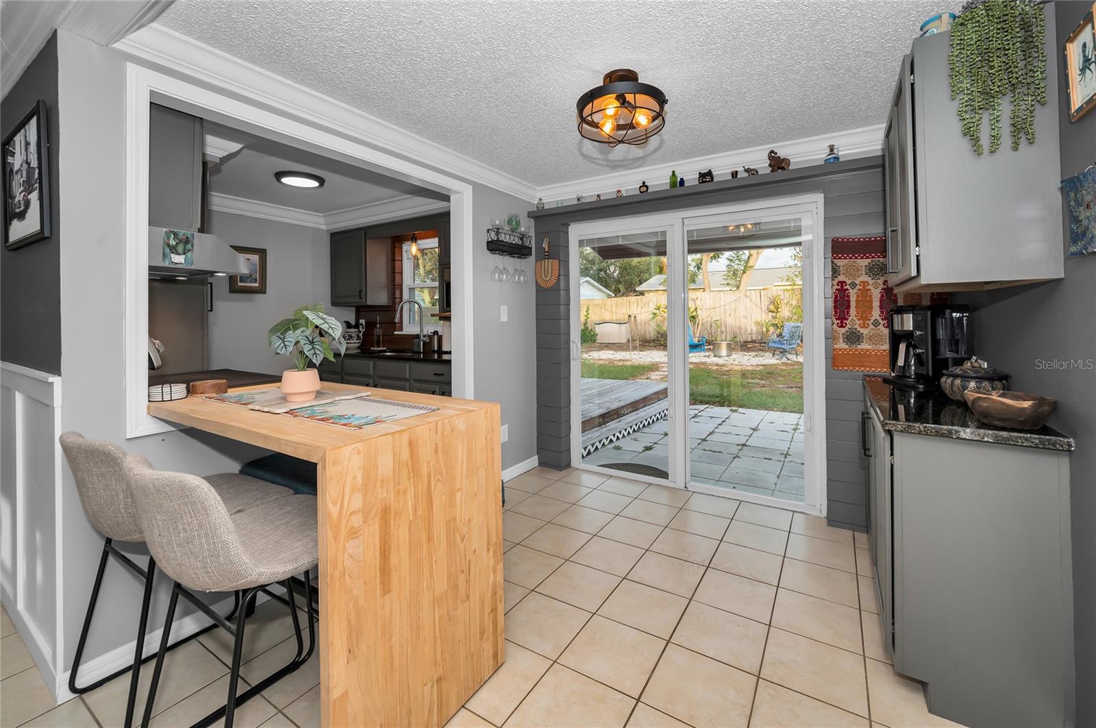 Kitchen Dining Area