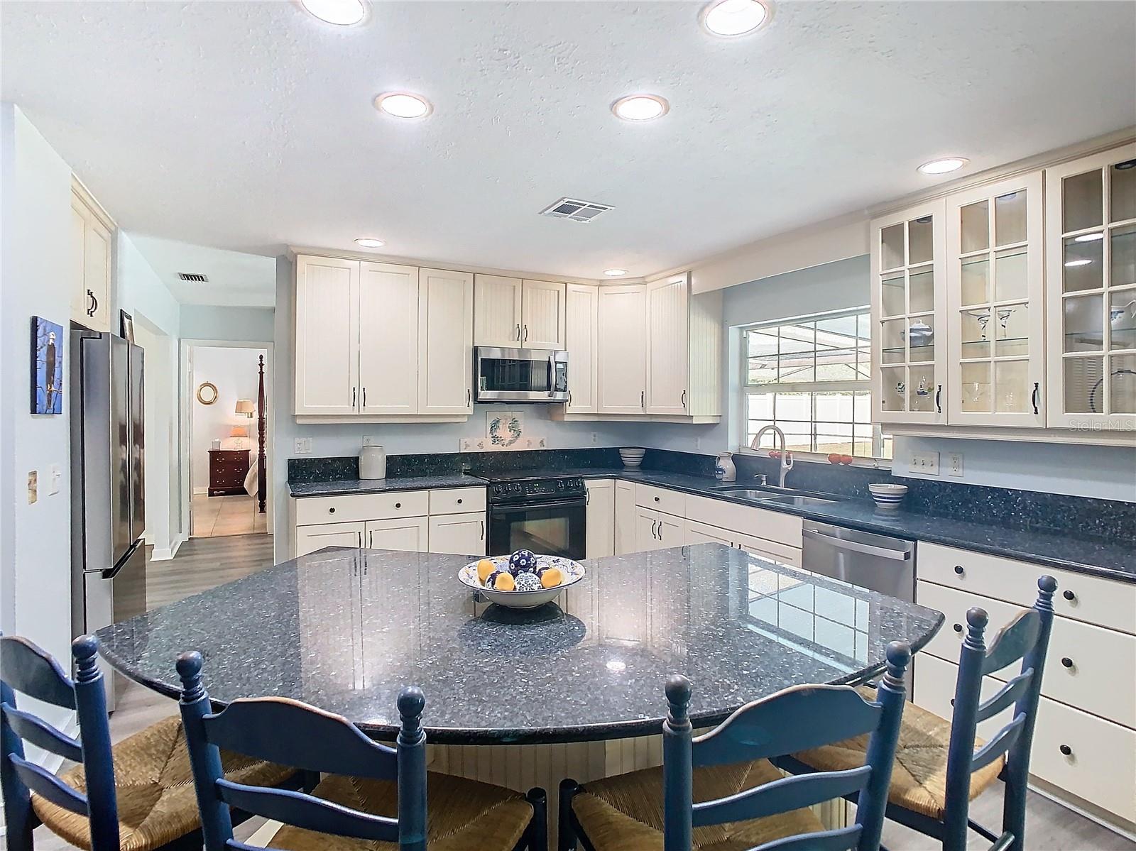 Eat-in kitchen island