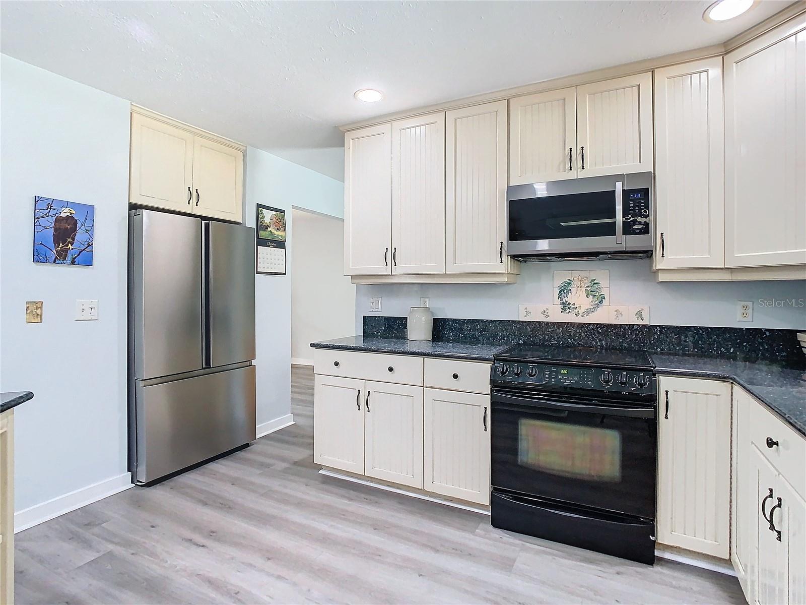 Eat-in kitchen island