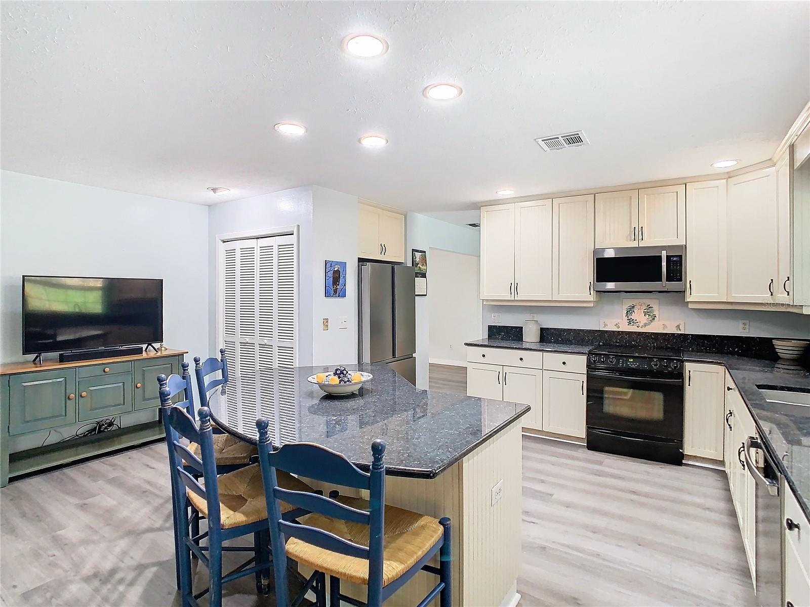 Eat-in kitchen island