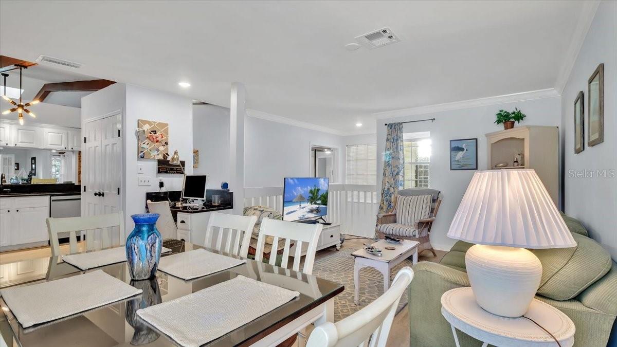 Family/dining room combo.