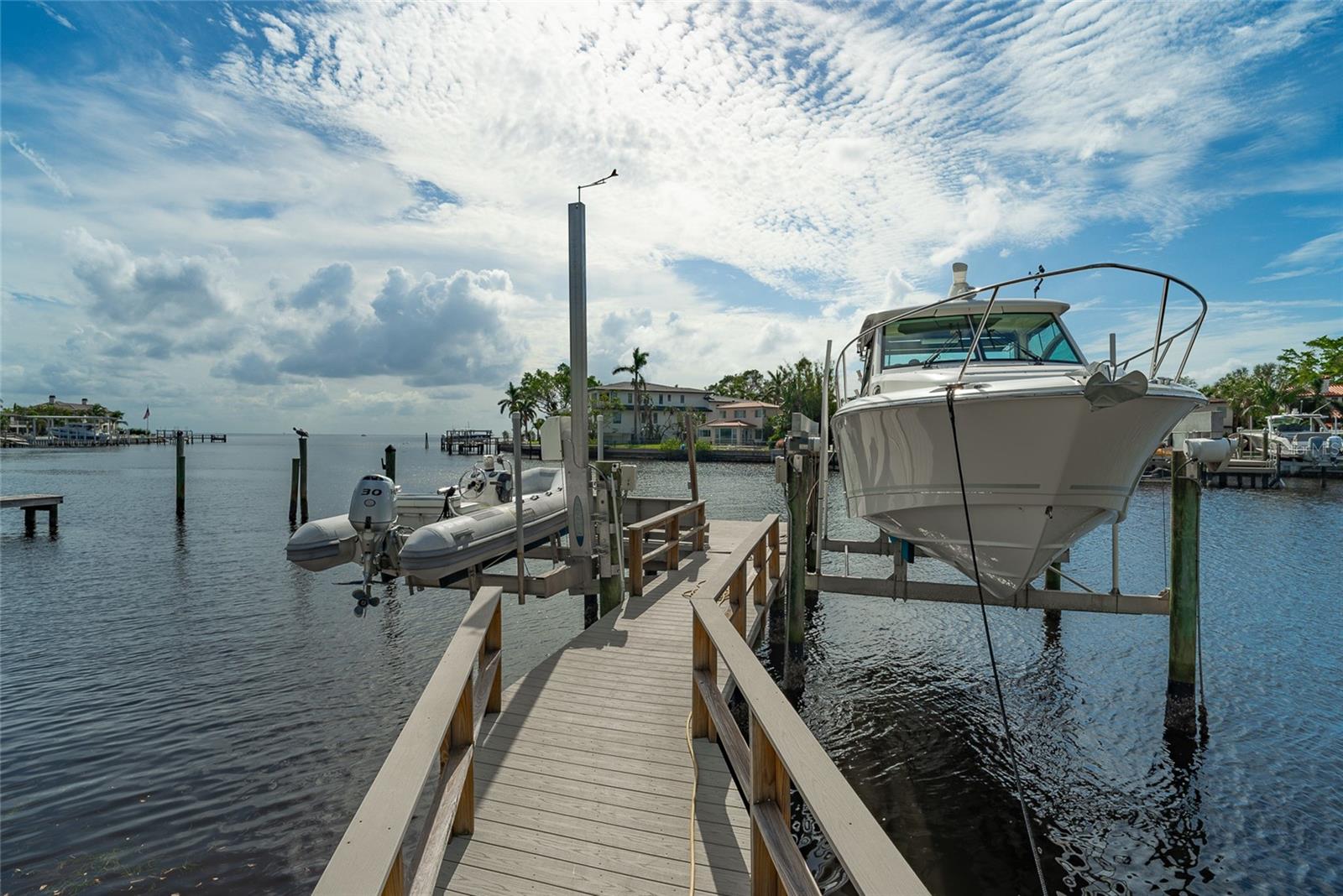 Dock with 2 lifts