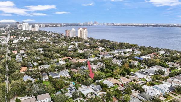 Bayshore Beautiful location, less than a block from iconic Bayshore Boulevard!