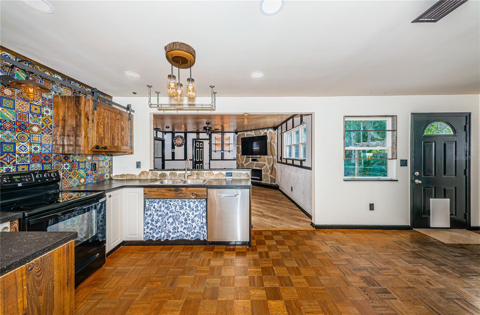 Kitchen | Farmhouse cabinets