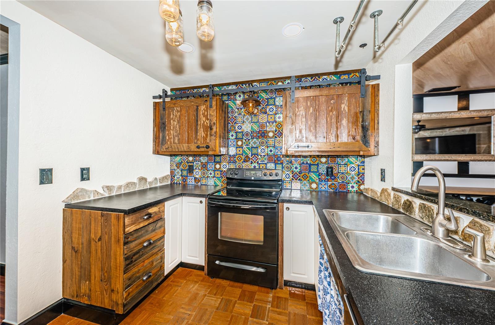 Kitchen | Stone backsplash | Mexican Tile backspalsh