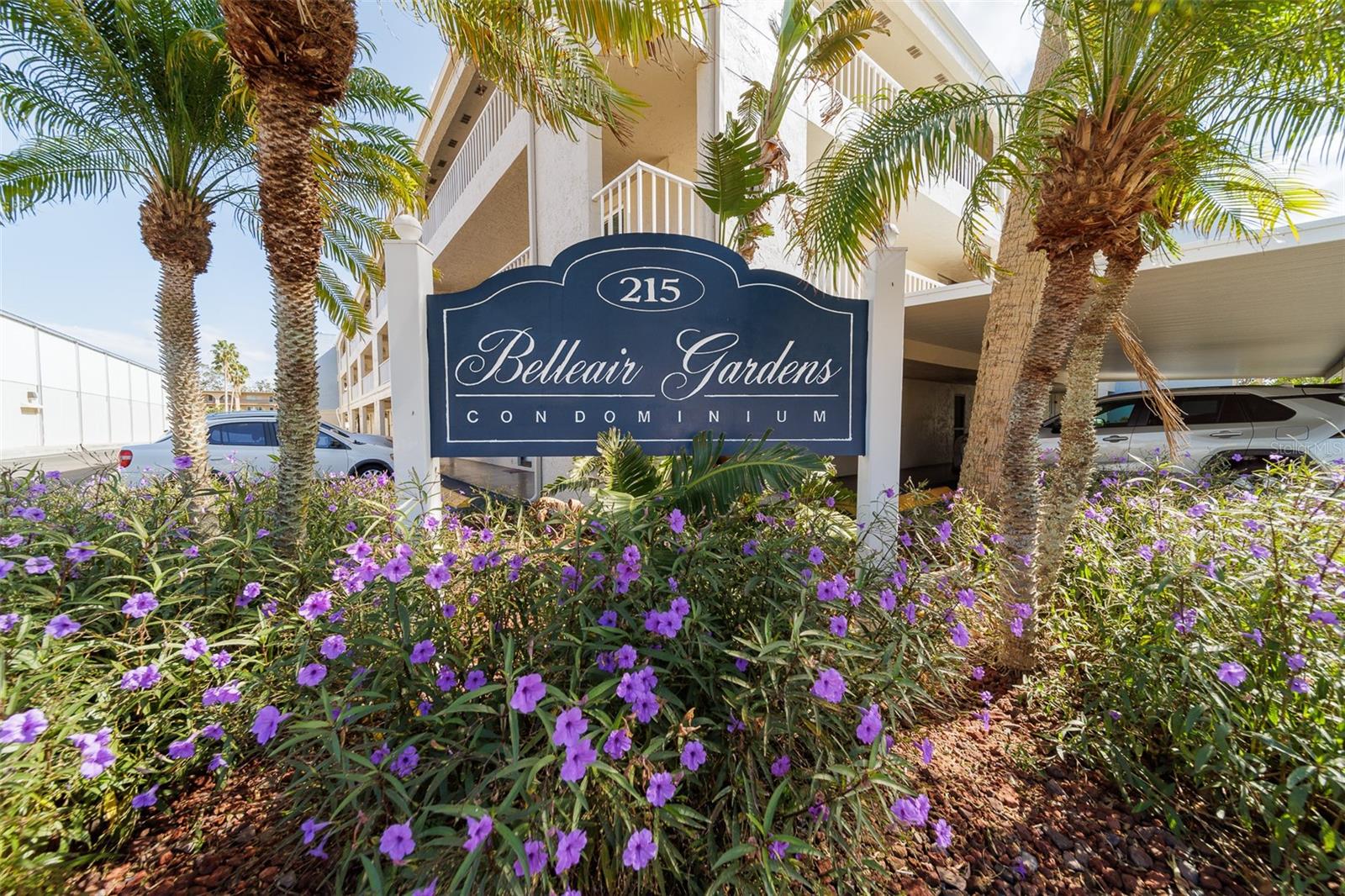 Welcome to Belleair Gardens! Quiet 3 story Building just off Indian Rocks Road.