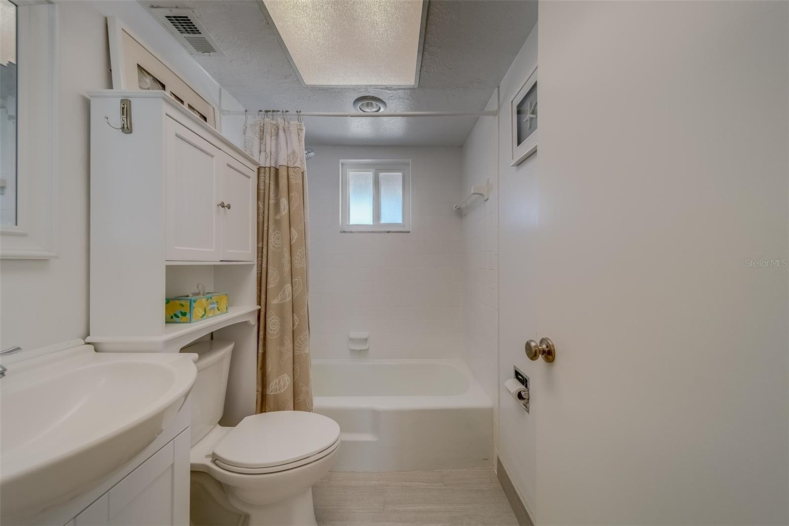 Guest Bath with Tub