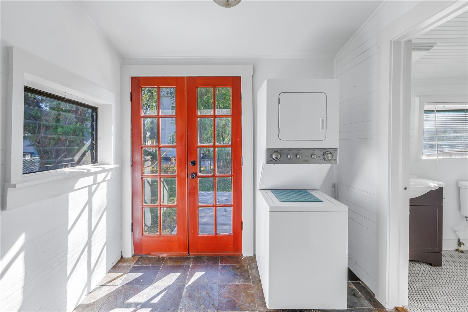 Kitchen/ Dining room