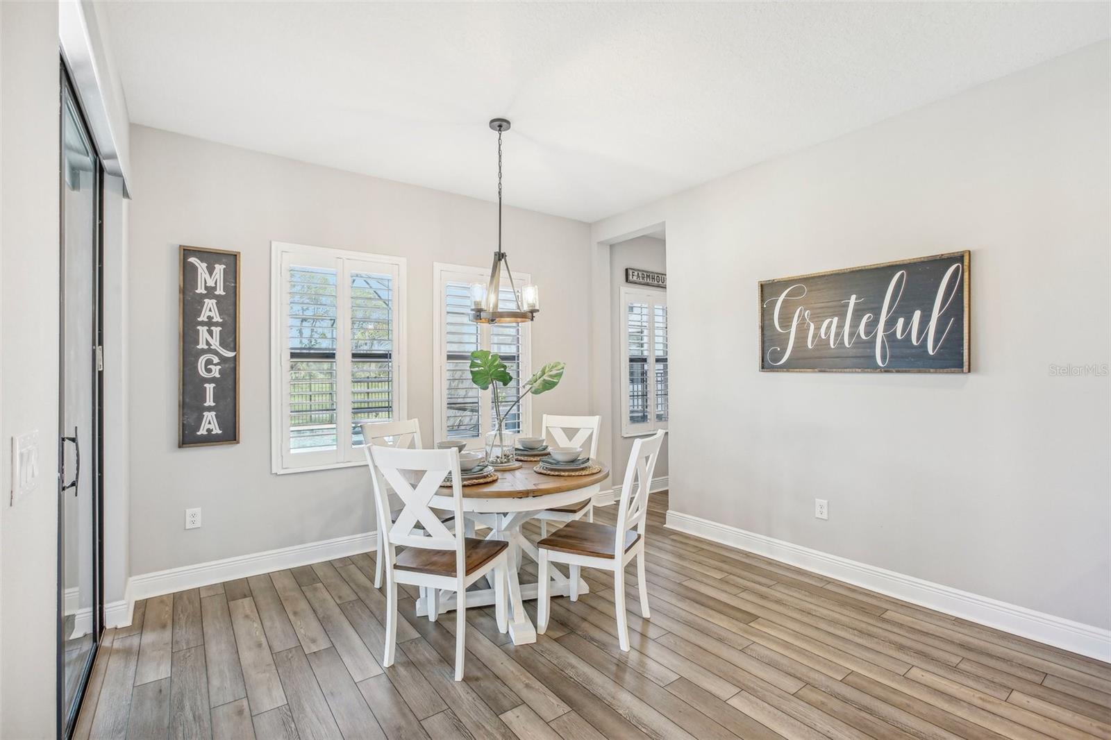 BRIGHT BREAKFAST NOOK AREA OPENS TO LANAI