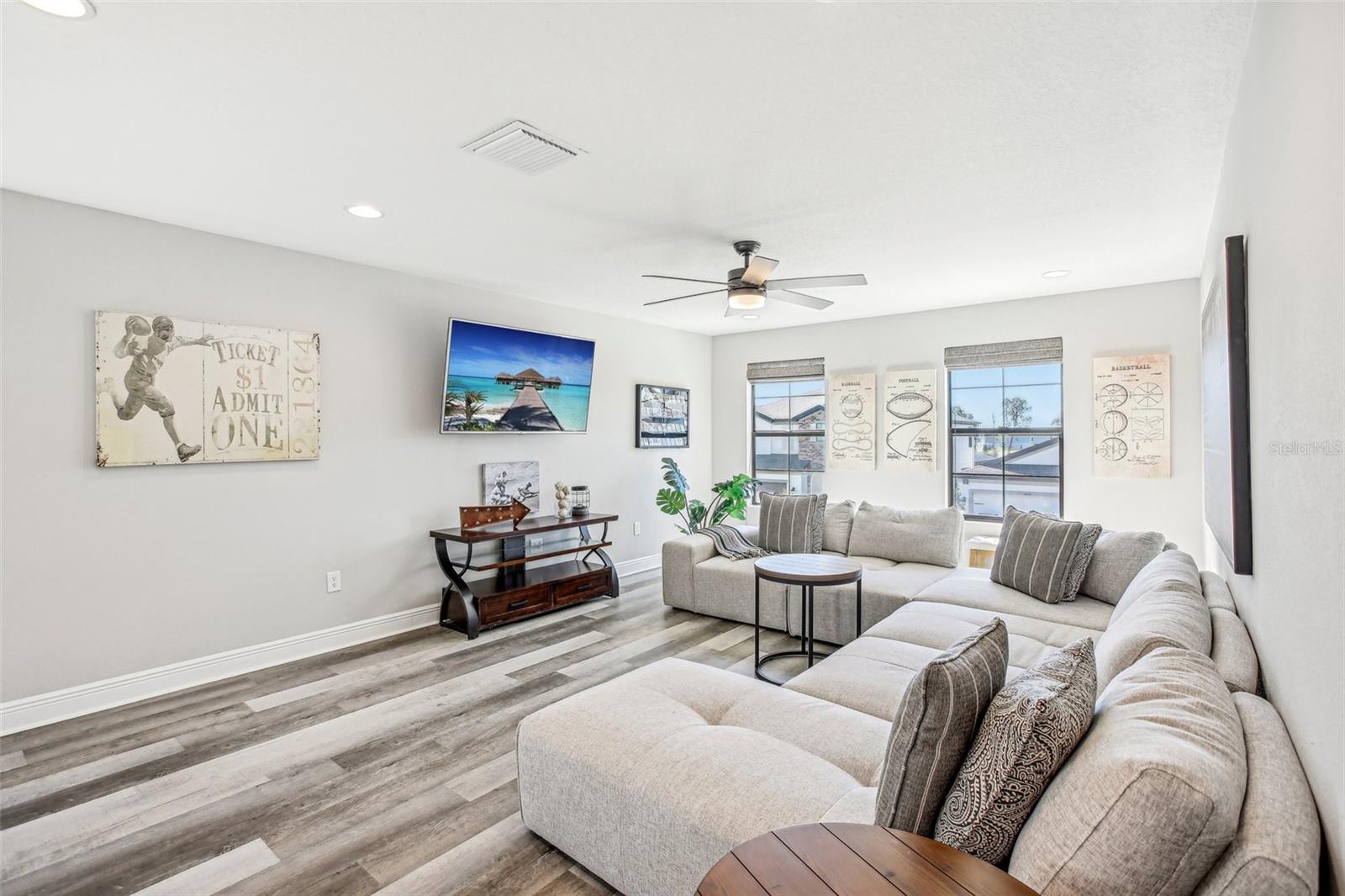 UPSTAIRS BONUS ROOM