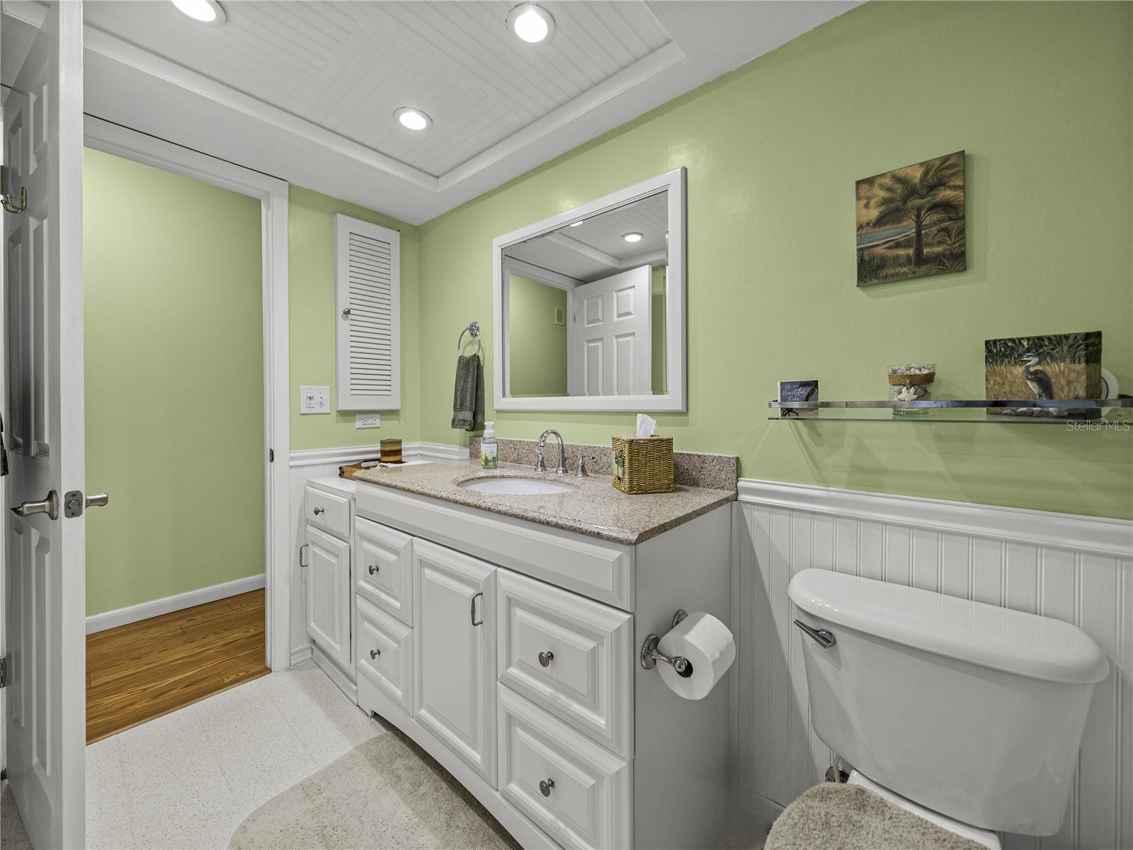 Beautifully updated hall bath~