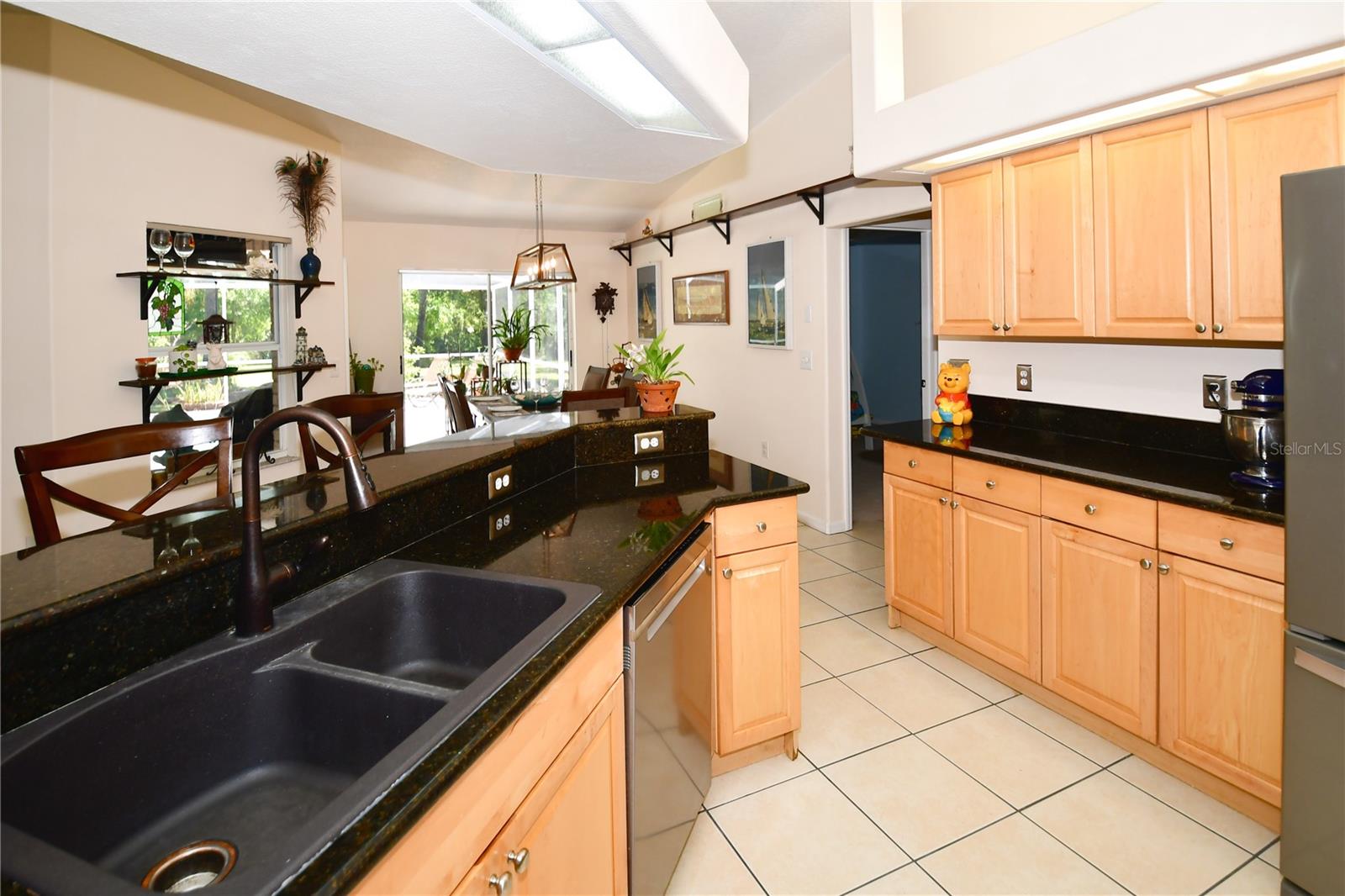 Open Kitchen with Breakfast Bar