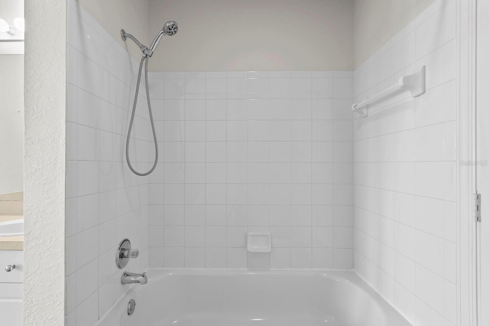 The 2nd full bath features a tub/shower combo