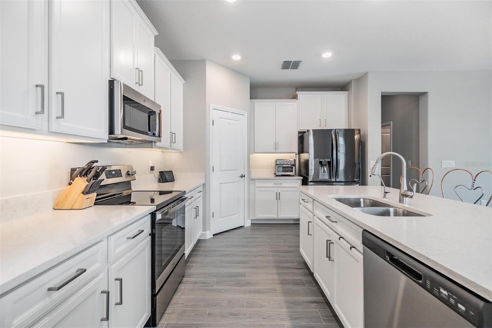 White quartz & cabinets!