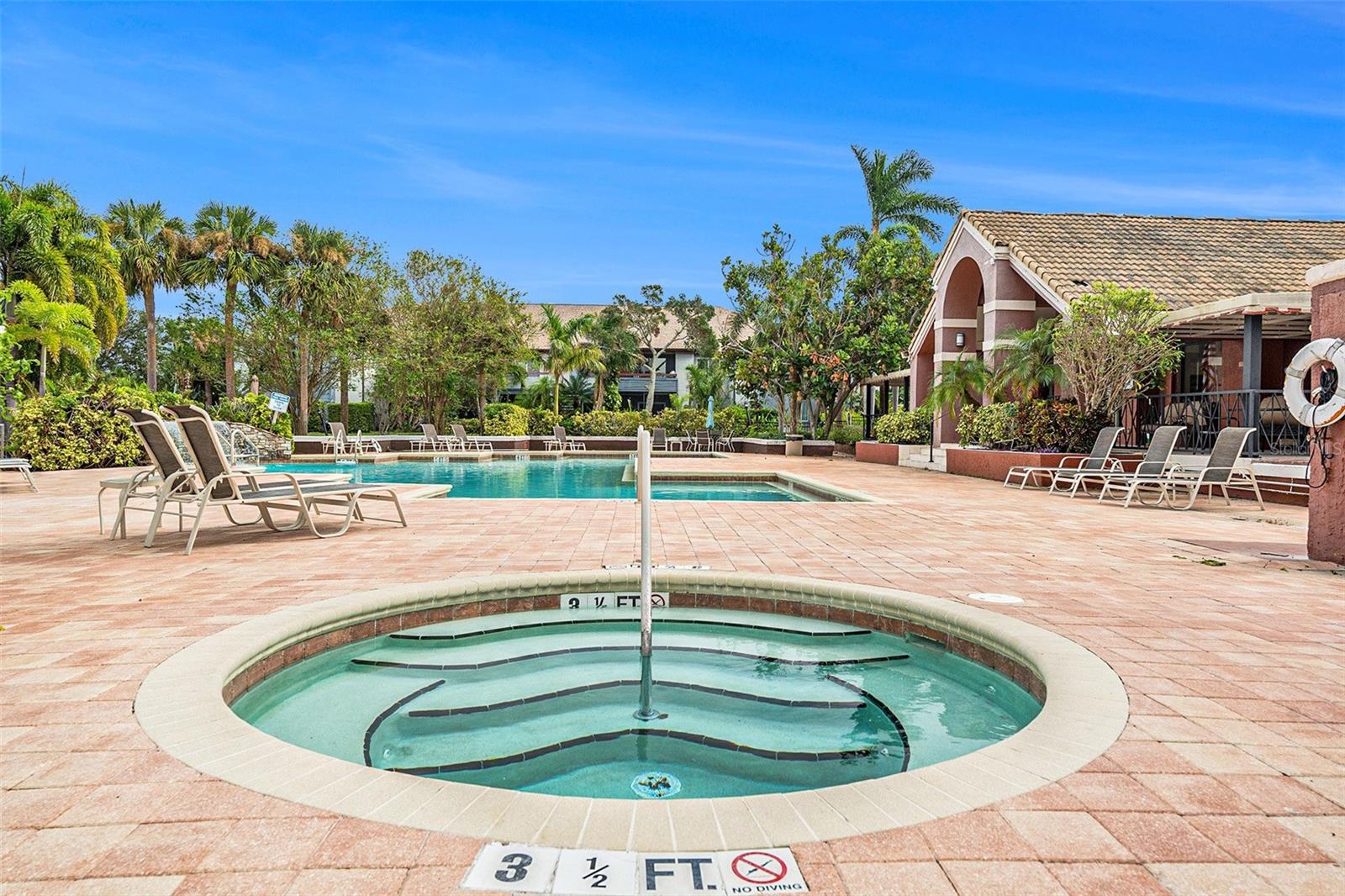 Enjoy access to two heated pools, two hot tubs, a sauna, a fitness center, a clubhouse with a full kitchen, a business center with free Wi-Fi, barbecue and picnic areas, dog parks, tennis, racquetball, basketball, and volleyball courts.