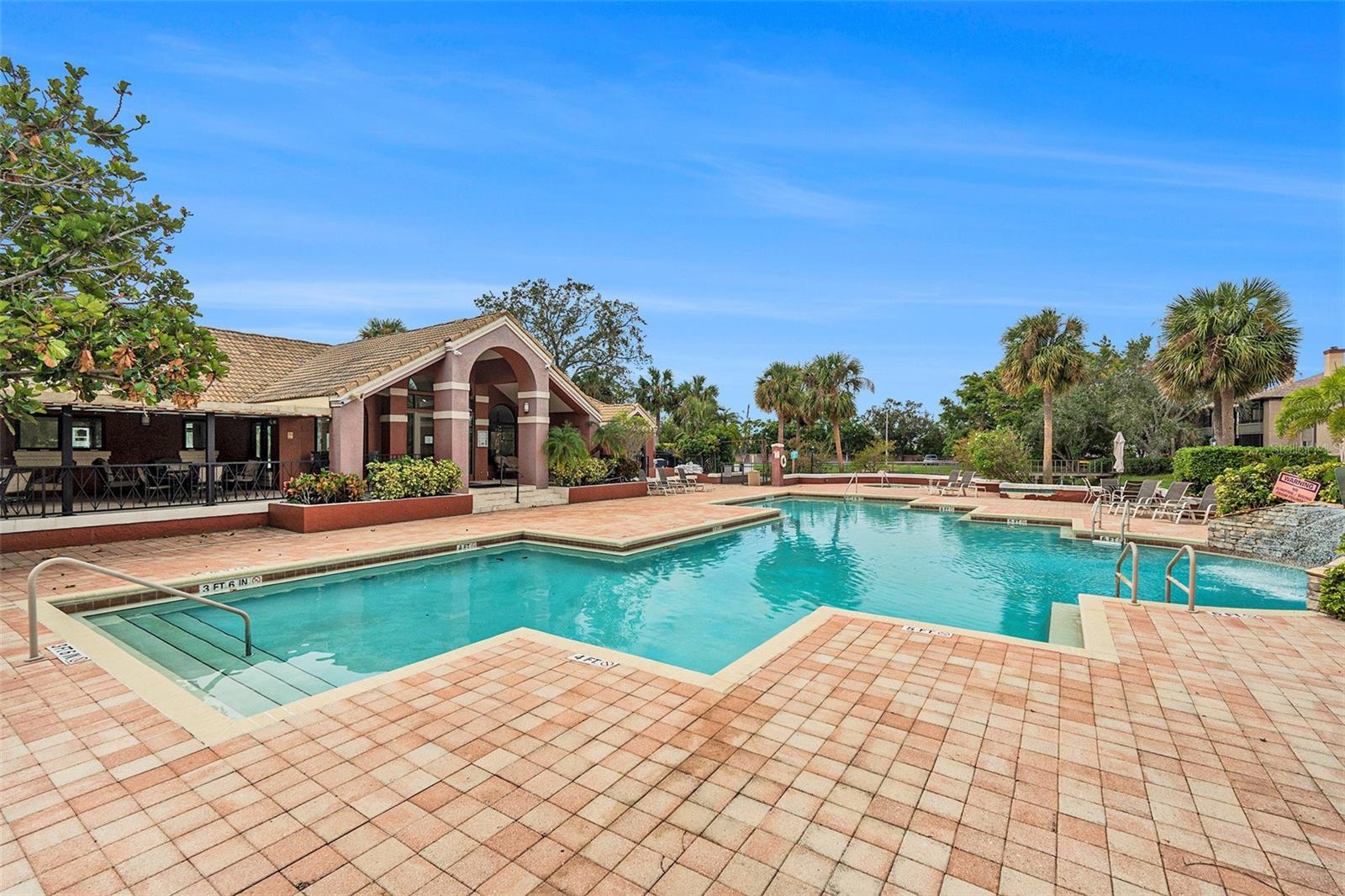 Enjoy access to two heated pools, two hot tubs, a sauna, a fitness center, a clubhouse with a full kitchen, a business center with free Wi-Fi, barbecue and picnic areas, dog parks, tennis, racquetball, basketball, and volleyball courts.