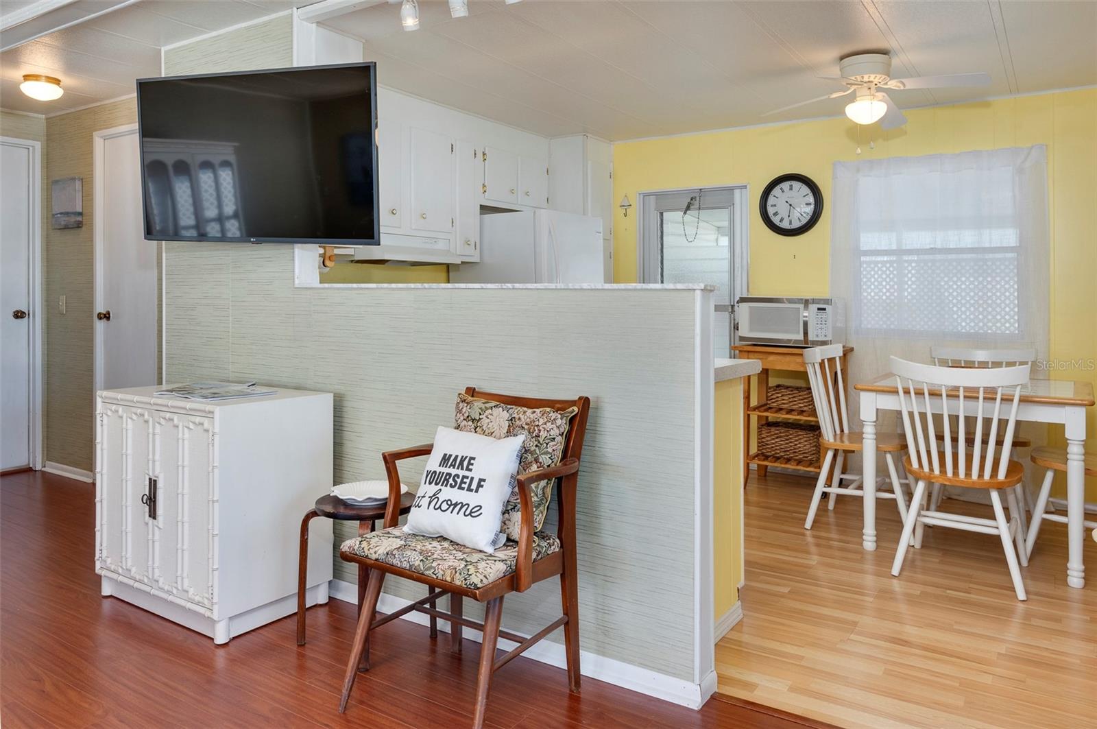 LIVING ROOM/KITCHEN VIEW