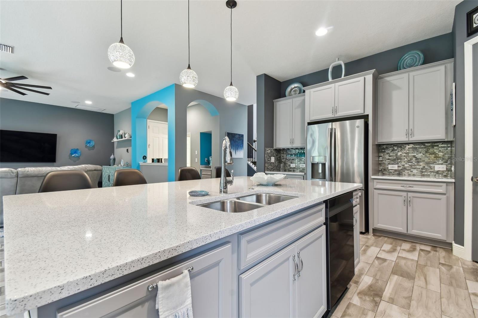 Kitchen Island w/Stainless Appliances