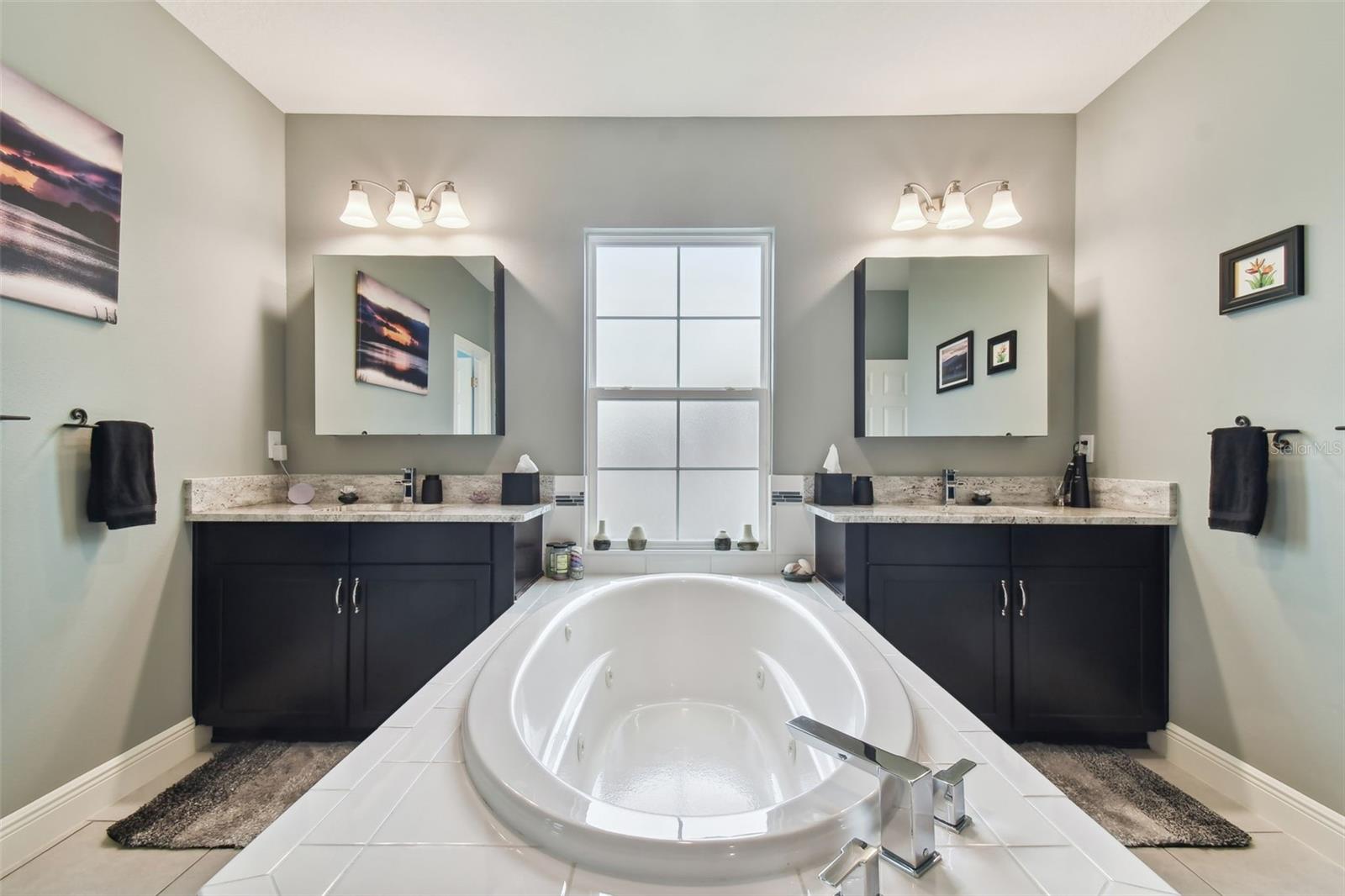 Primary Bathroom w/Garden Tub & Twin Vanities