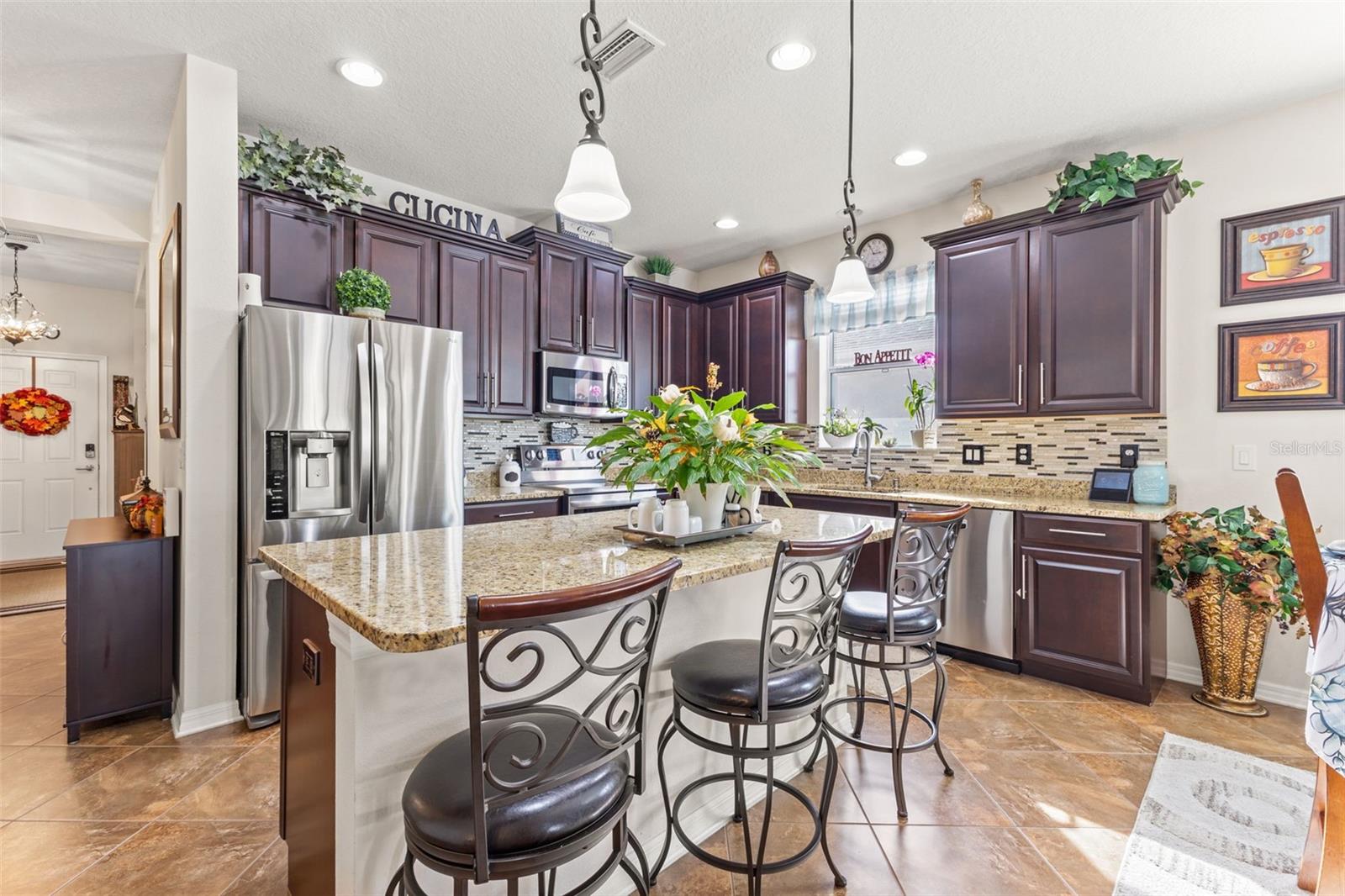 Kitchen with Breakfast Bar/Island