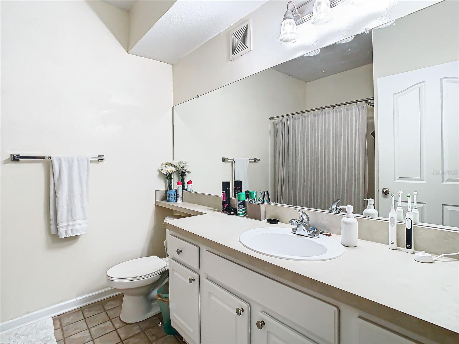 Bathroom with shower/tub