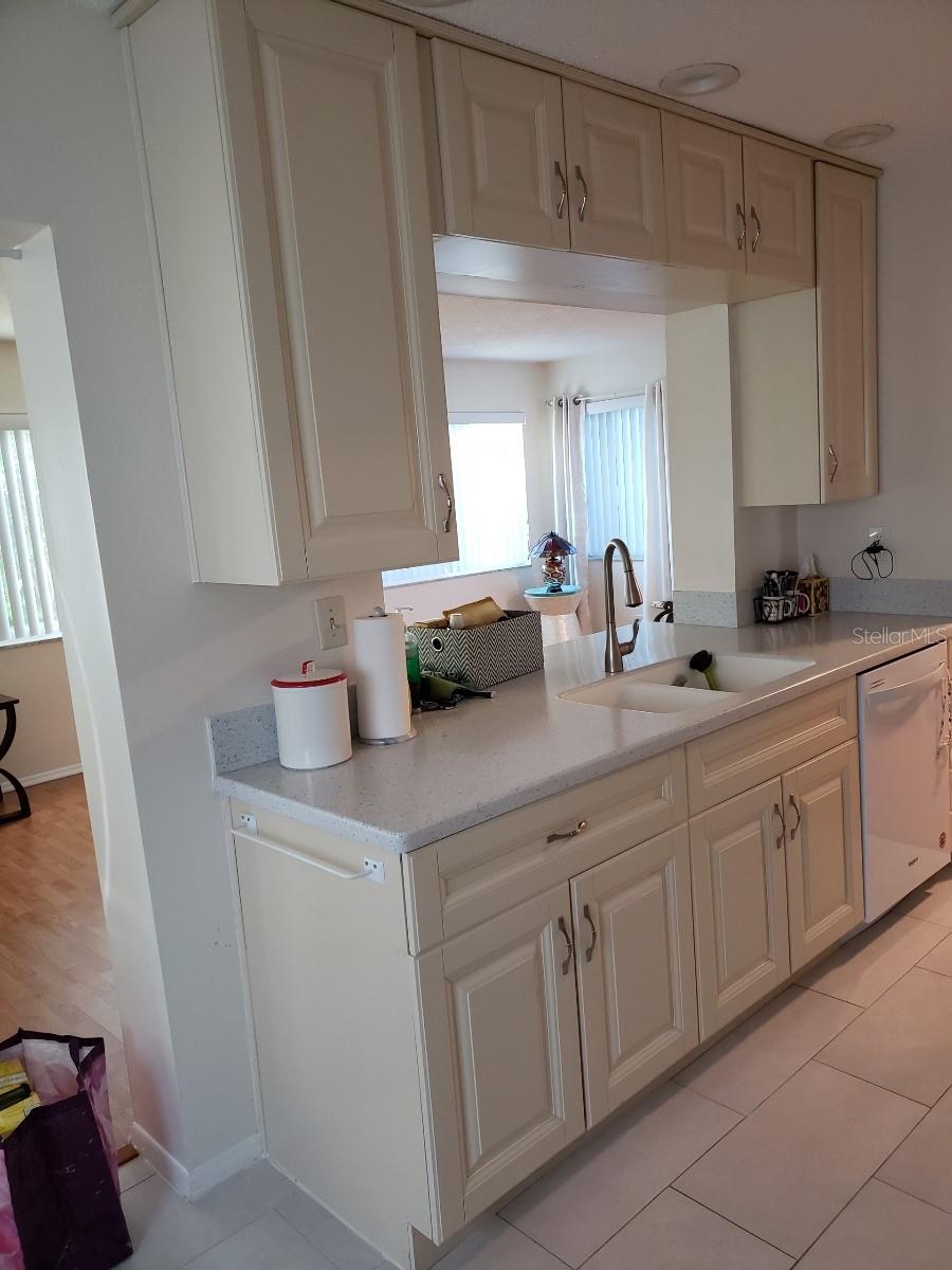 Kitchen cabinets true color, overhead lighting turned off