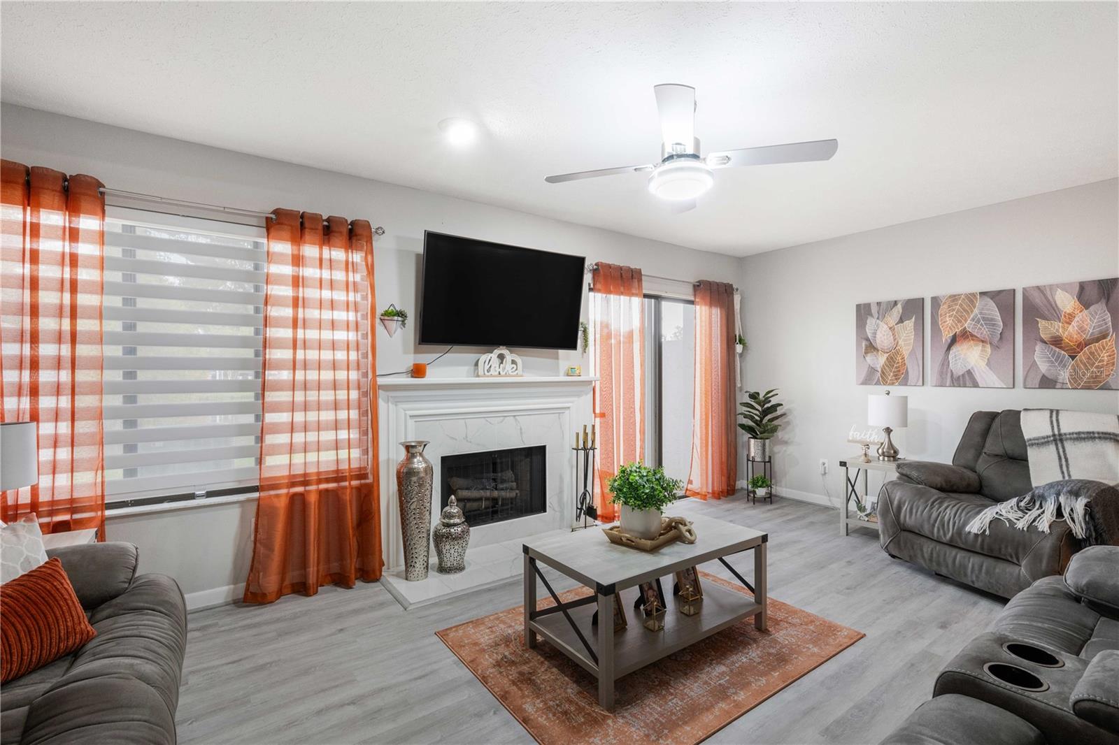 Living room with Fireplace