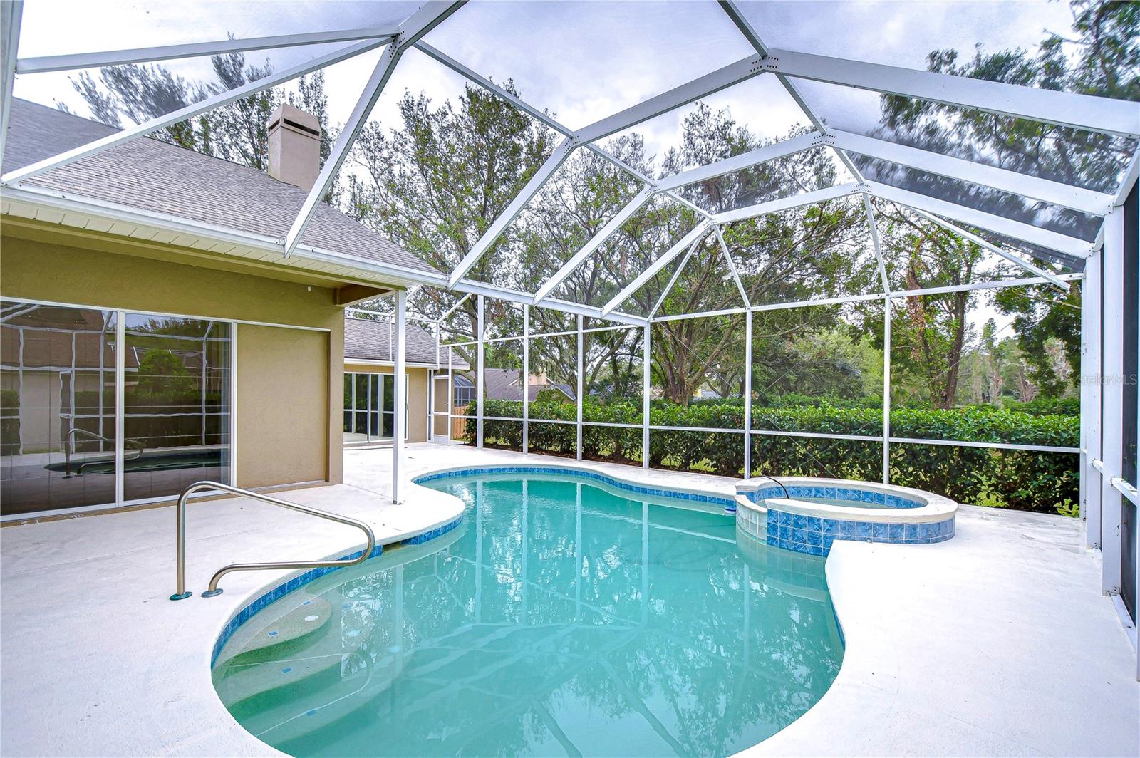 Beautiful pool with NEW pump, lights and tiles!