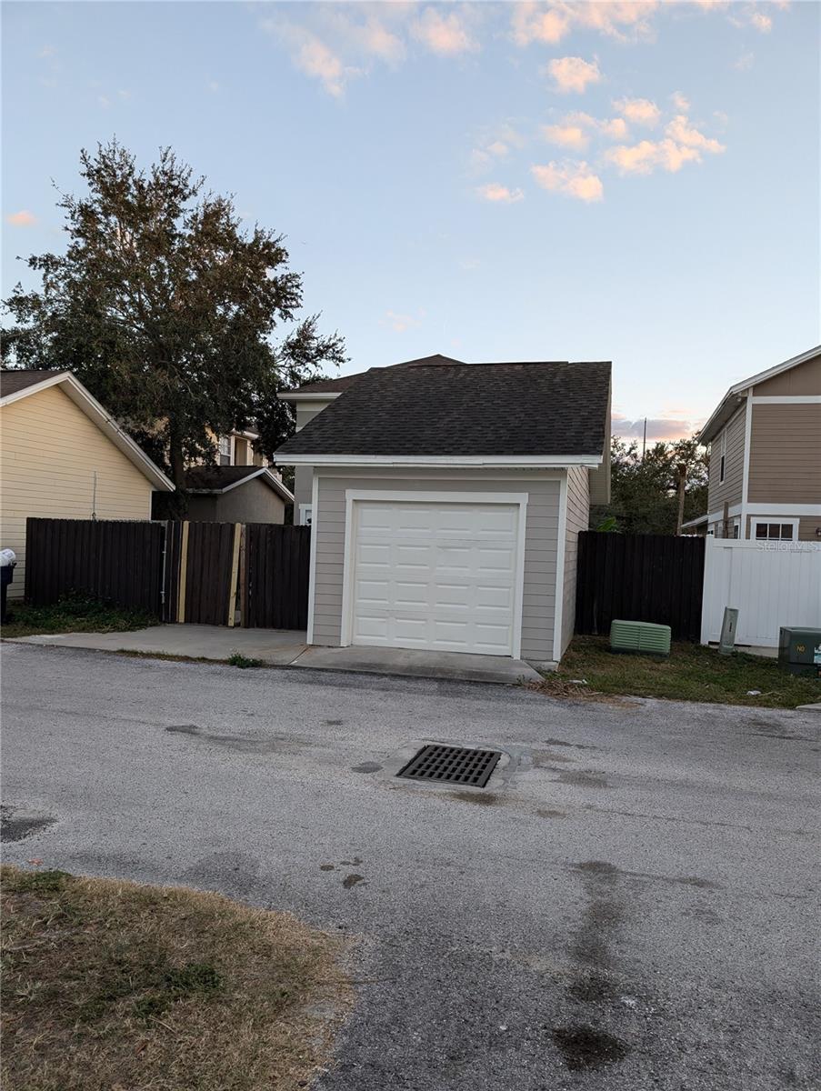 One car detached garage