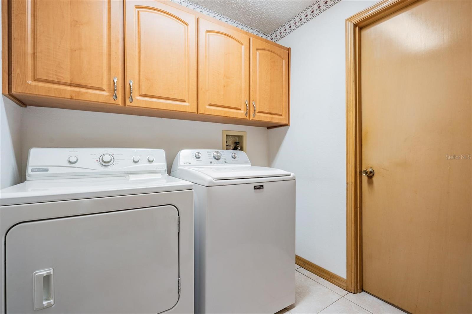 Walk-in laundry room