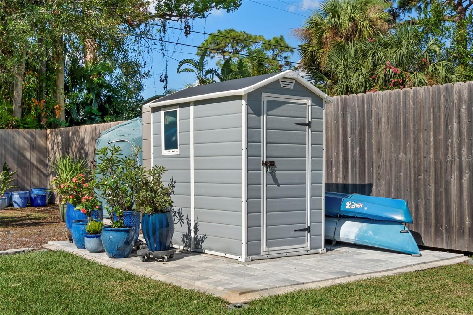 Shed for extra strorage.