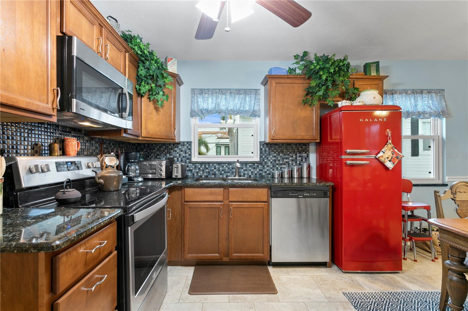 Full Kitchen in back house