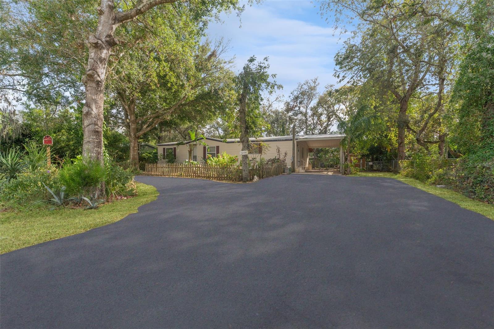 Huge Driveway!