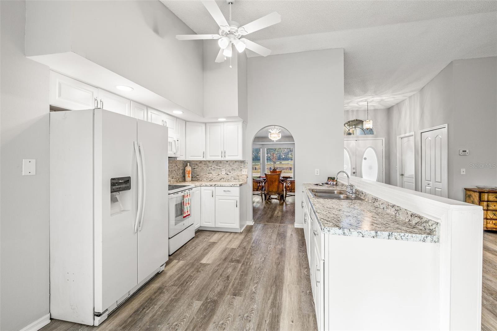 Large Kitchen with New Cabinets & Counters