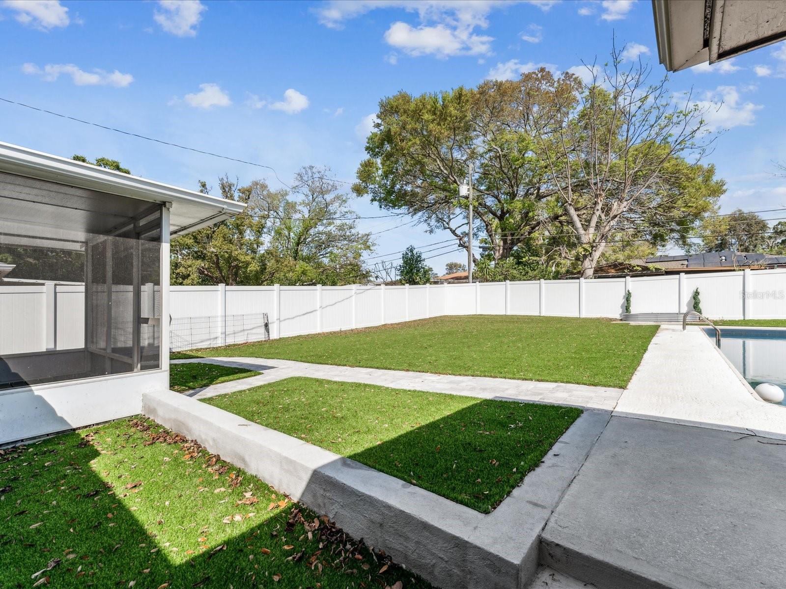 Screened Porch & Large Backyard