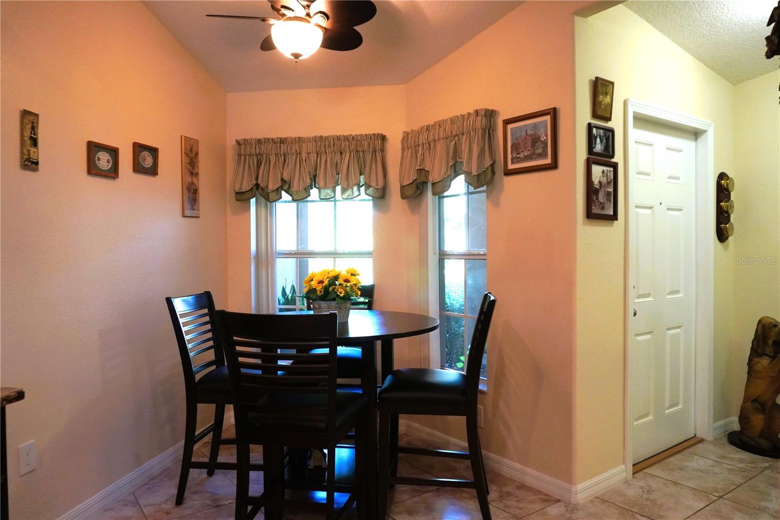 Kitchen Dining Area