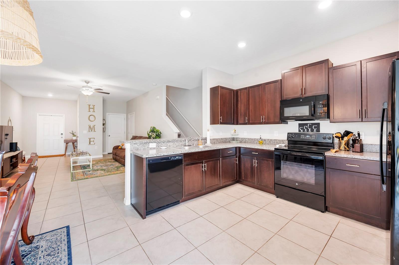 Kitchen/dining room combo