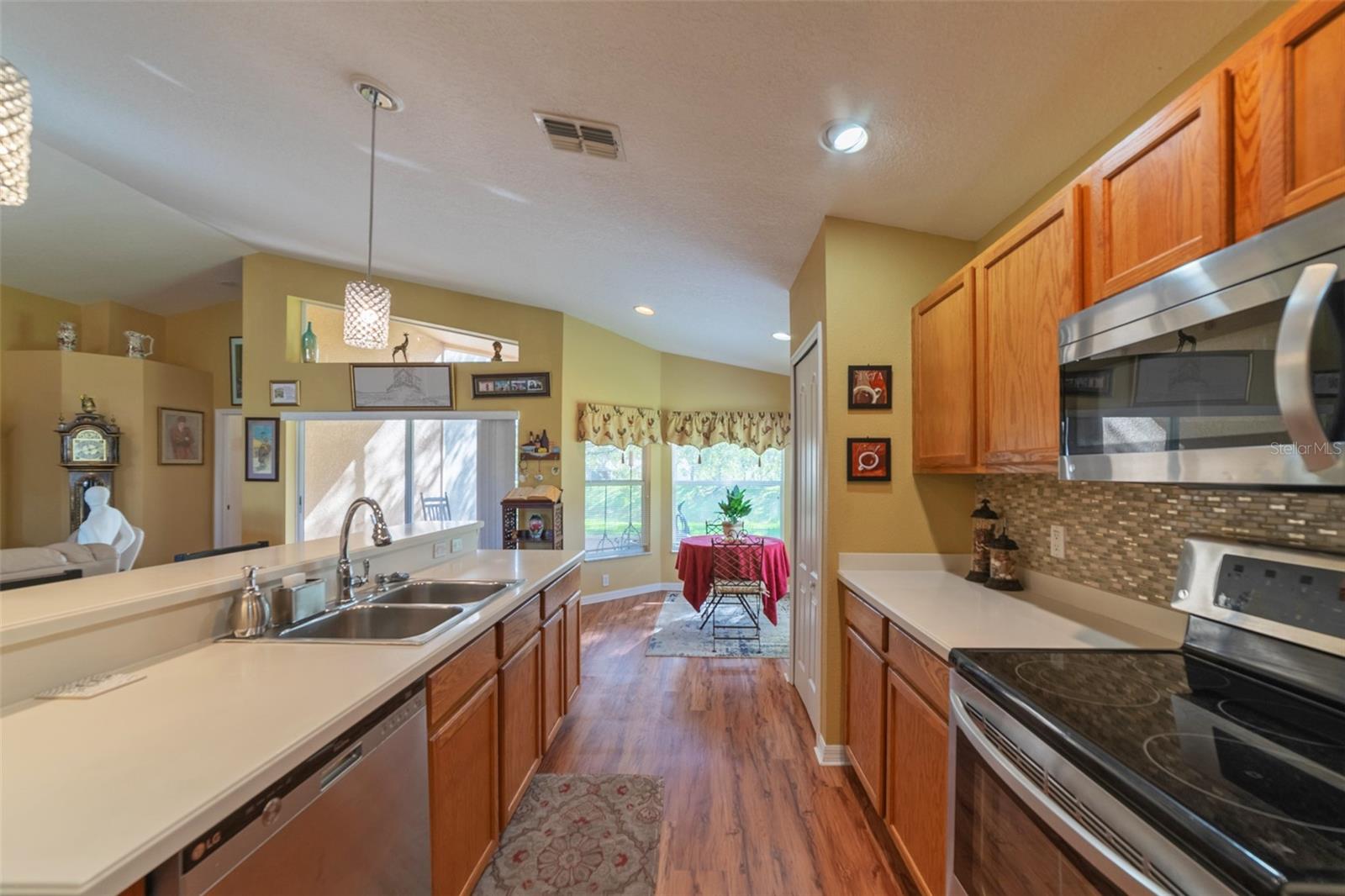 Kitchen & Breakfast Nook