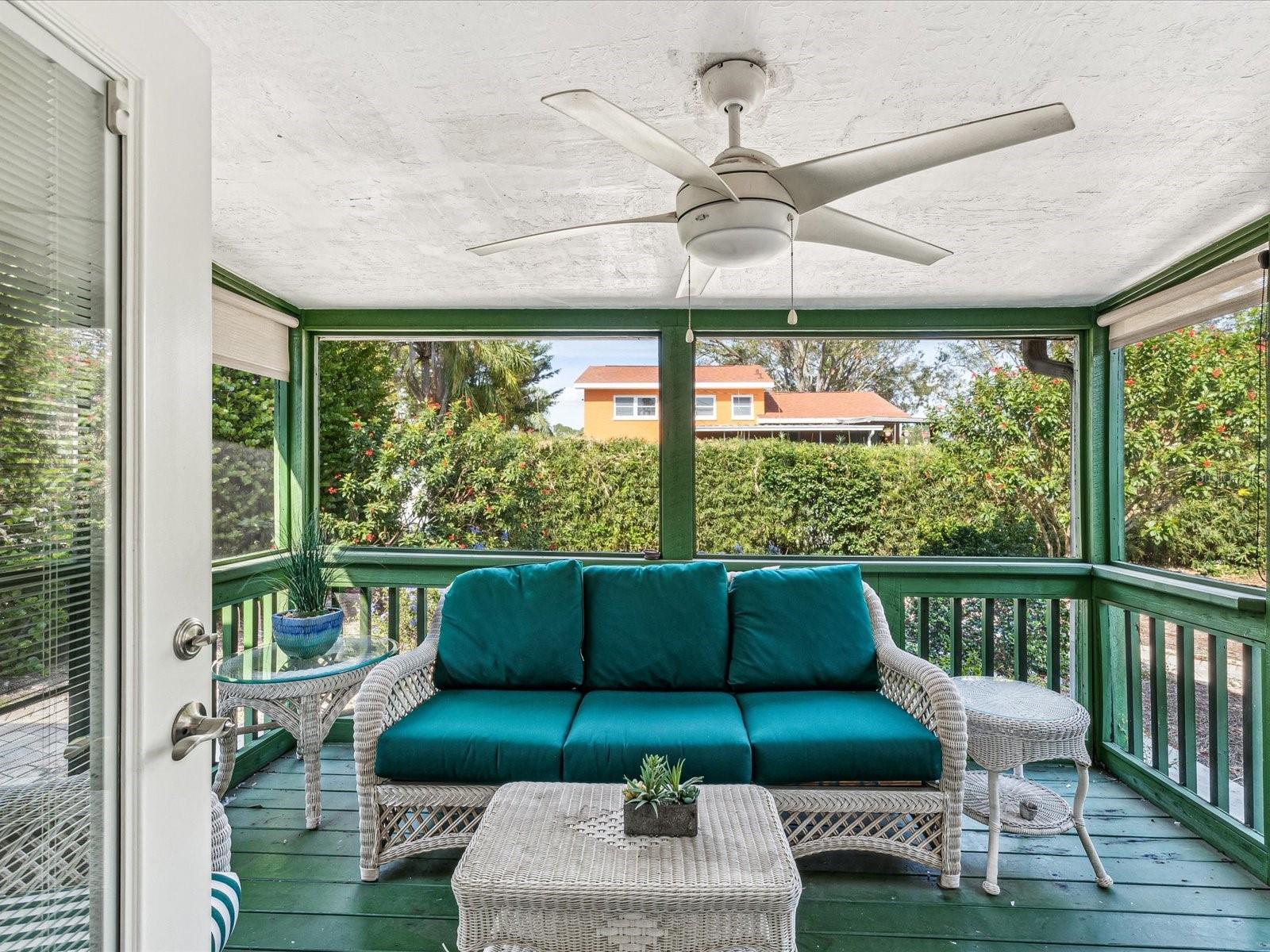 Enclosed porch / deck