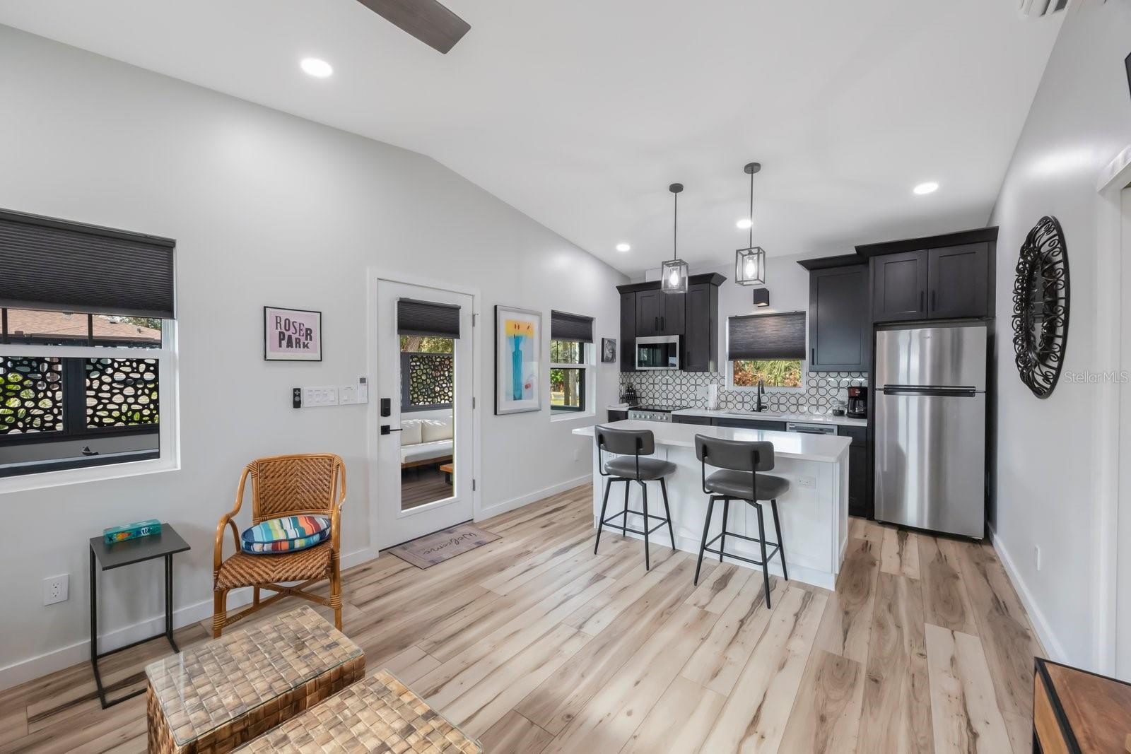 Livingroom / Kitchen Combo