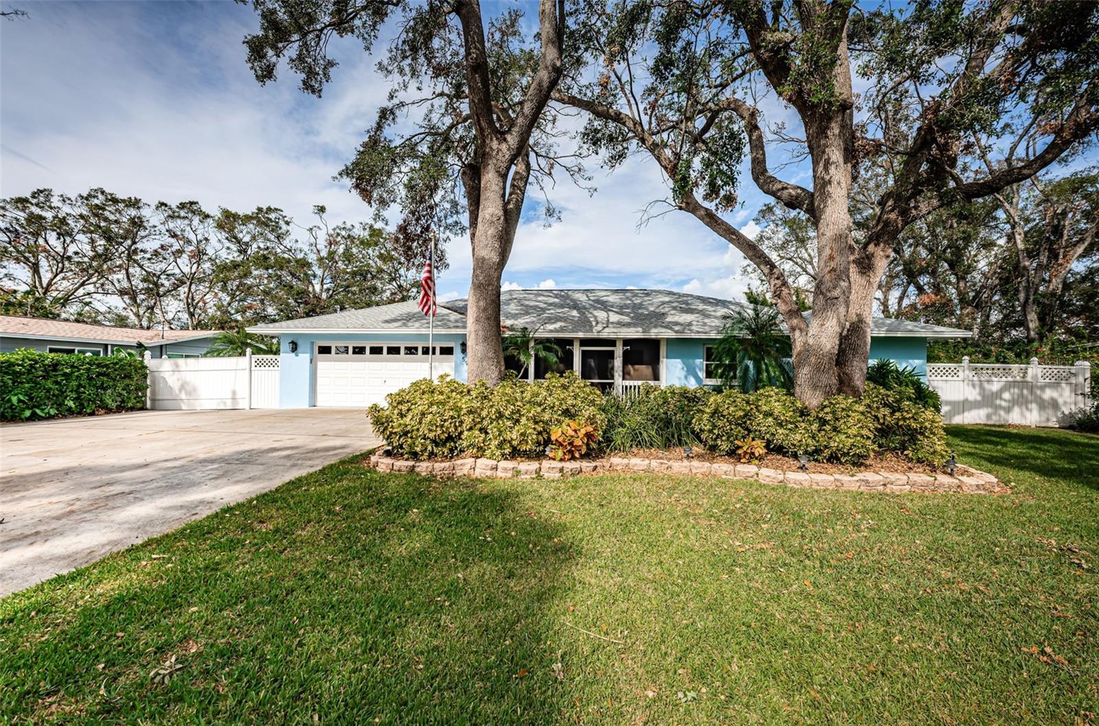 Front of home with RV/Boat/Trailer parking