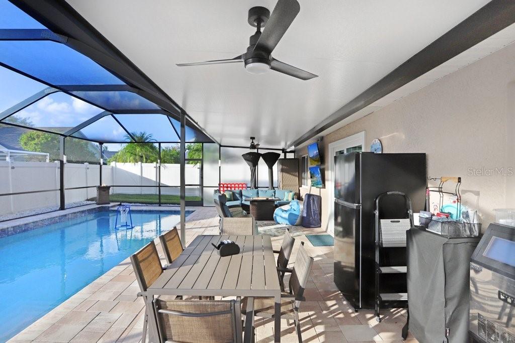 Lanai dining area with fridge