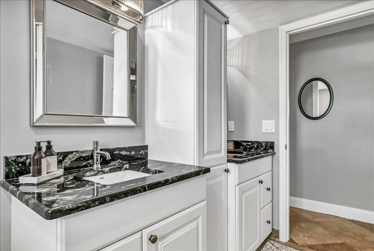 The second bathroom has elegant finishes with a modern design.