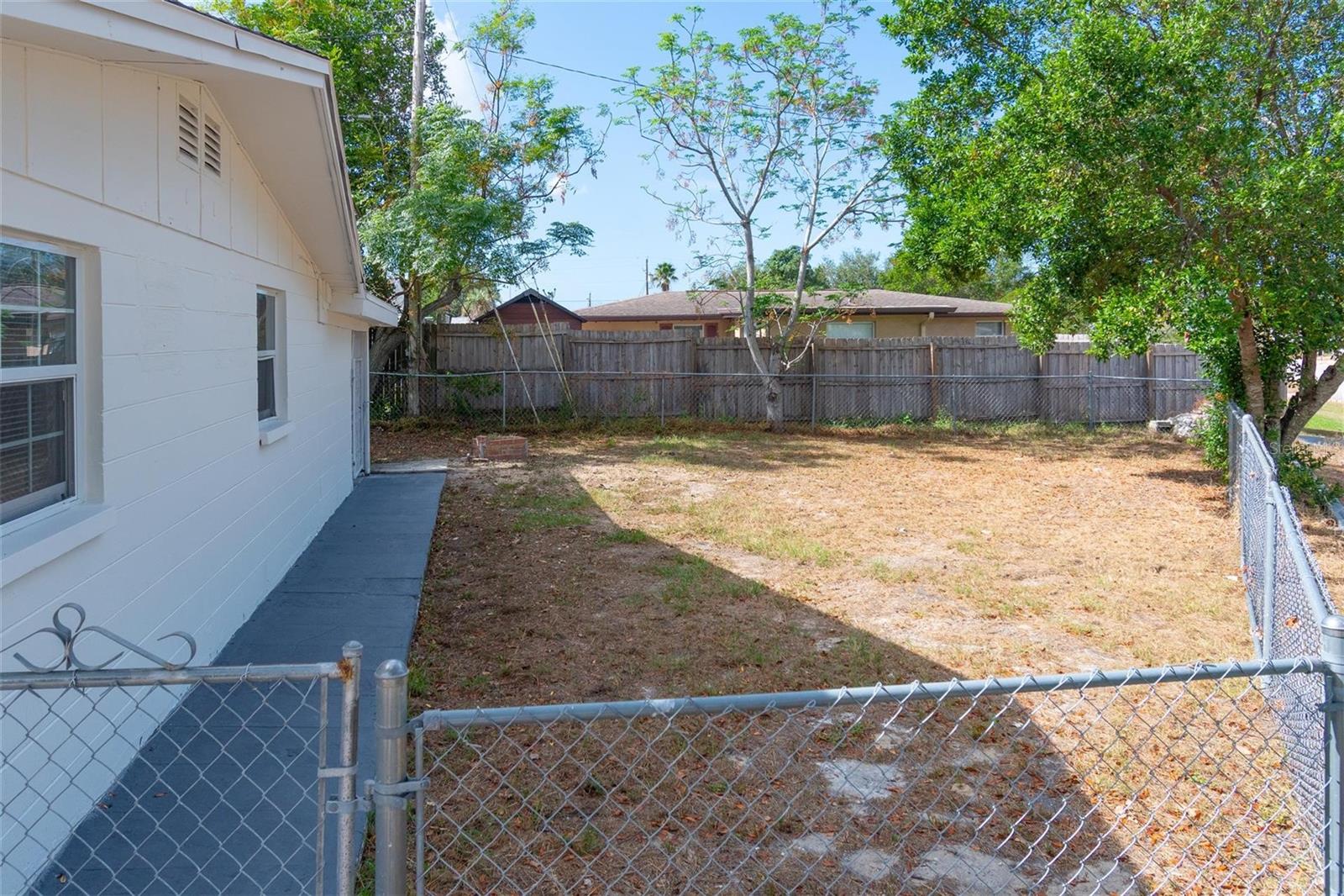 Side fenced yard