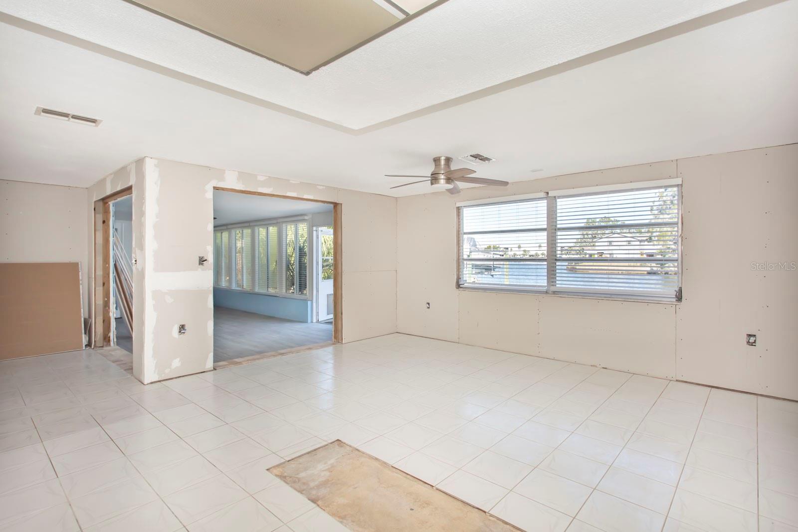 Family room/Kitchen