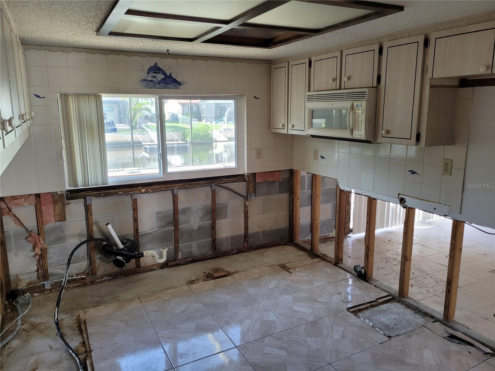 Kitchen Features New Window 2024