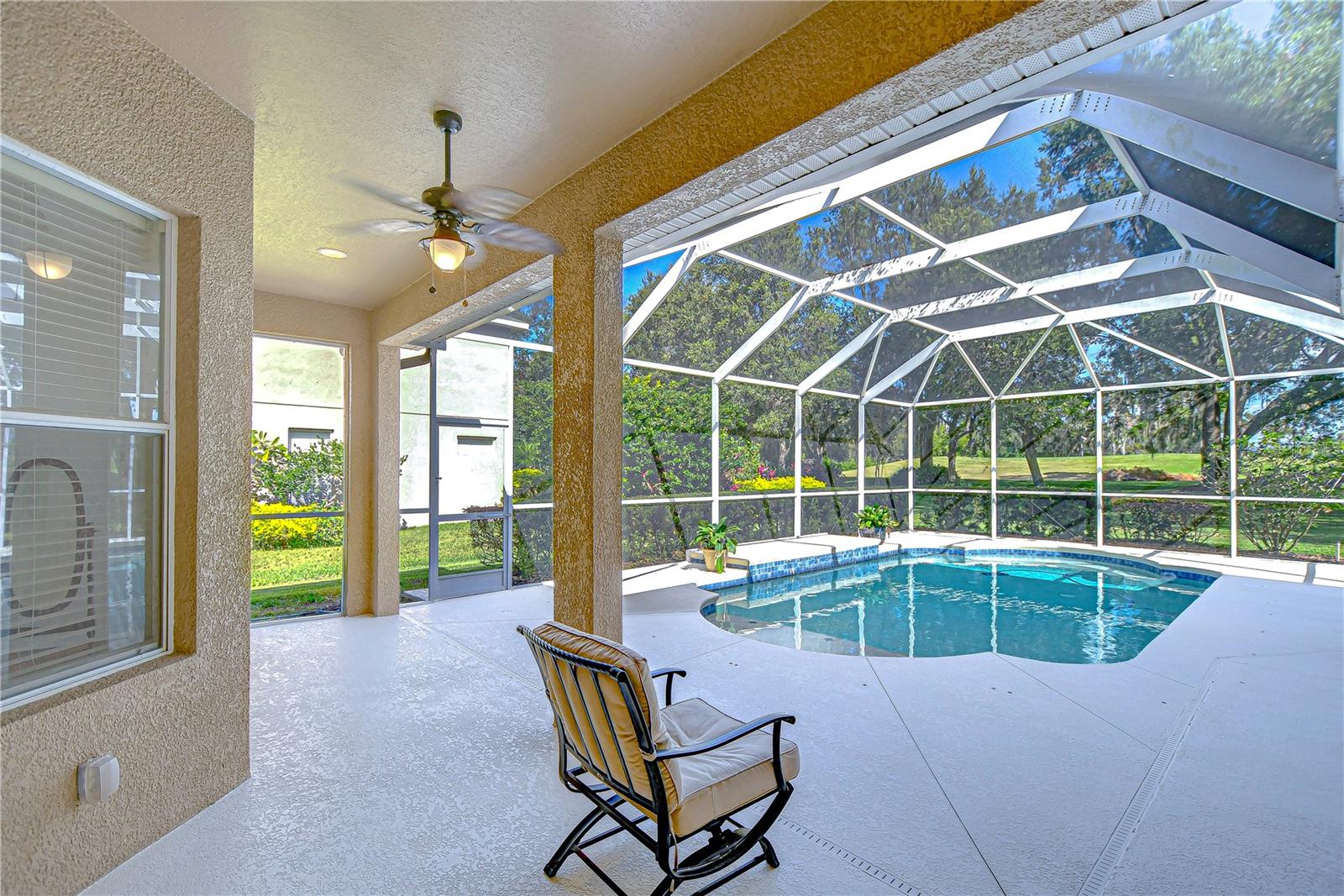 Large covered and screened lanai!