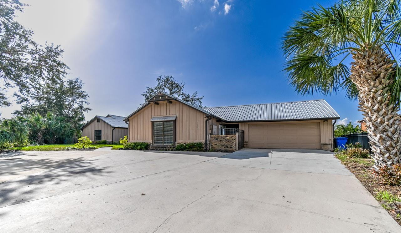 Large Driveway on Cul-De-Sac