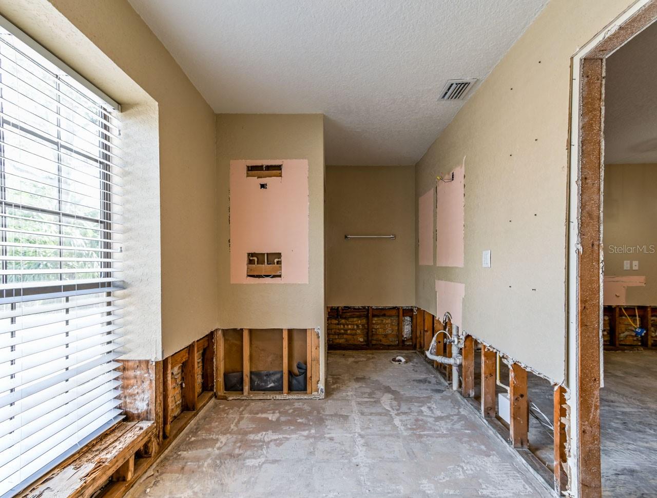 In-Law Suite Full Bathroom