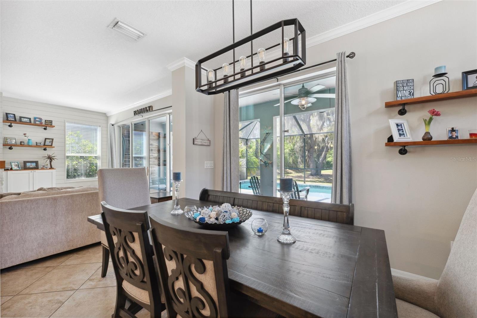 Sunlit breakfast nook!